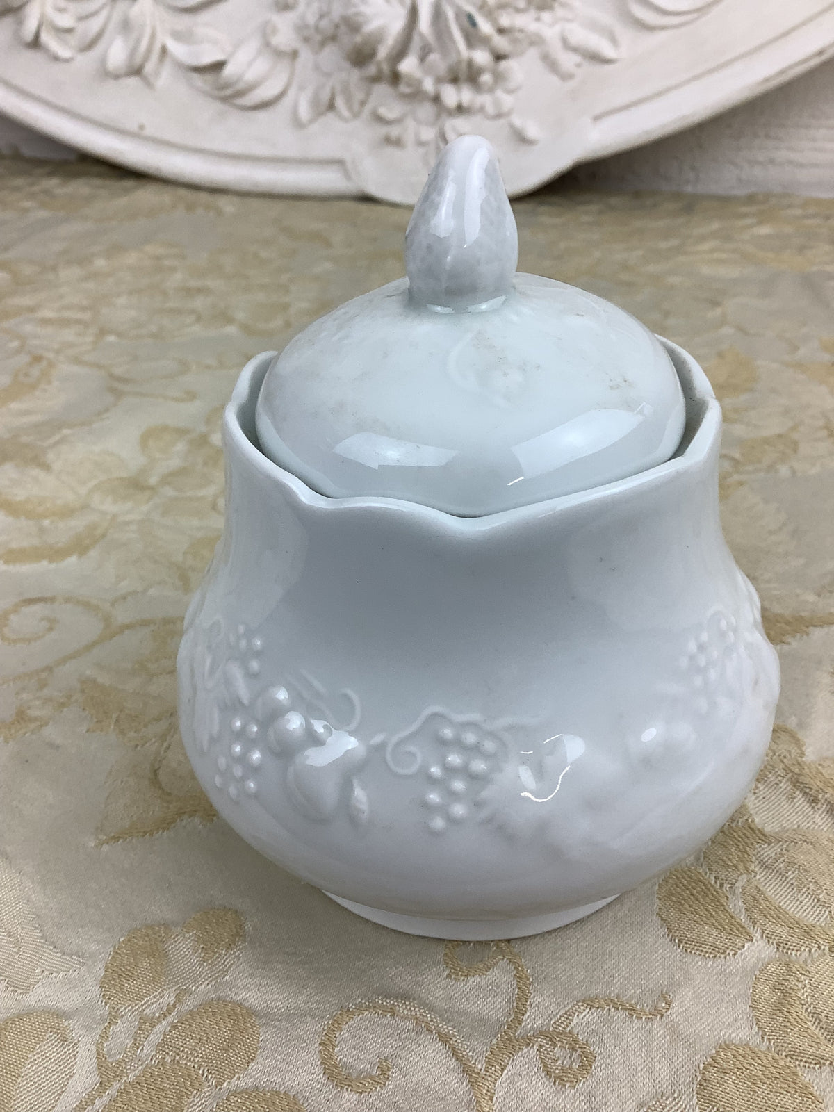 Antique white porcelain sugar bowl, relief fruit decoration – Ref. 23C