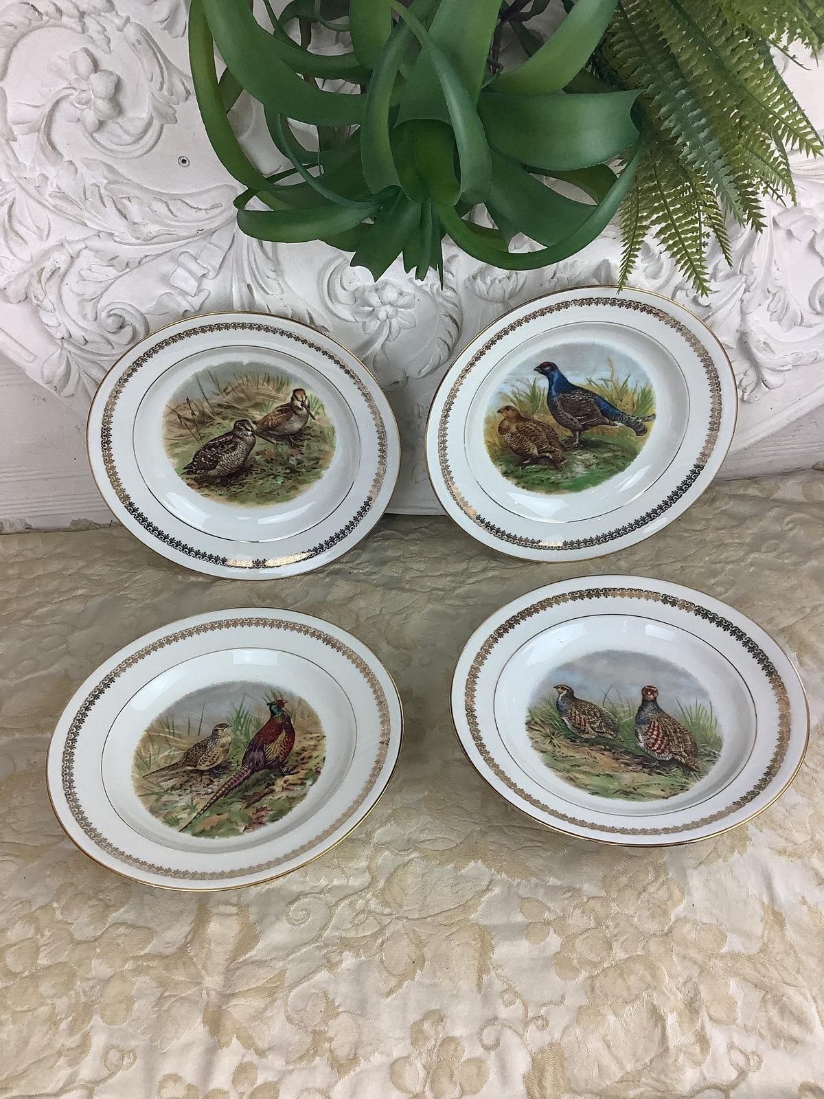 4 Assiettes creuses anciennes en Porcelaine Limoges France décor gibier/chasse