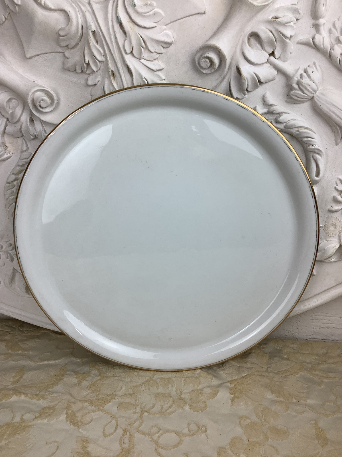 Plat rond de service en porcelaine de Limoges Raynaud- Ref 25Z
