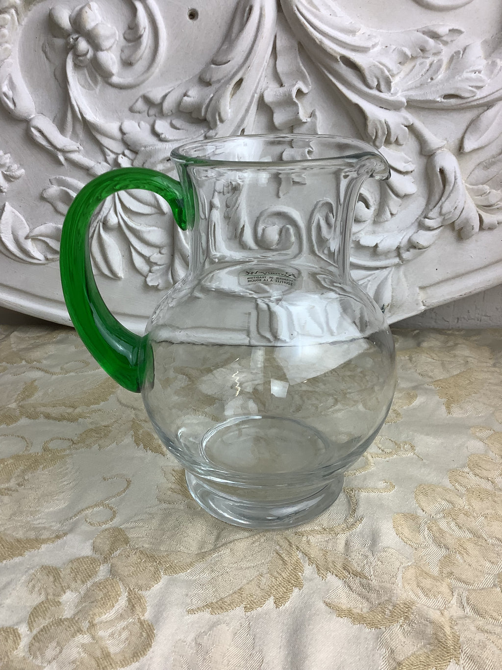 Titre : Pichet en verre soufflé transparent et anse verte RomanArt – Réf. 28I