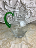Titre : Pichet en verre soufflé transparent et anse verte RomanArt – Réf. 28I