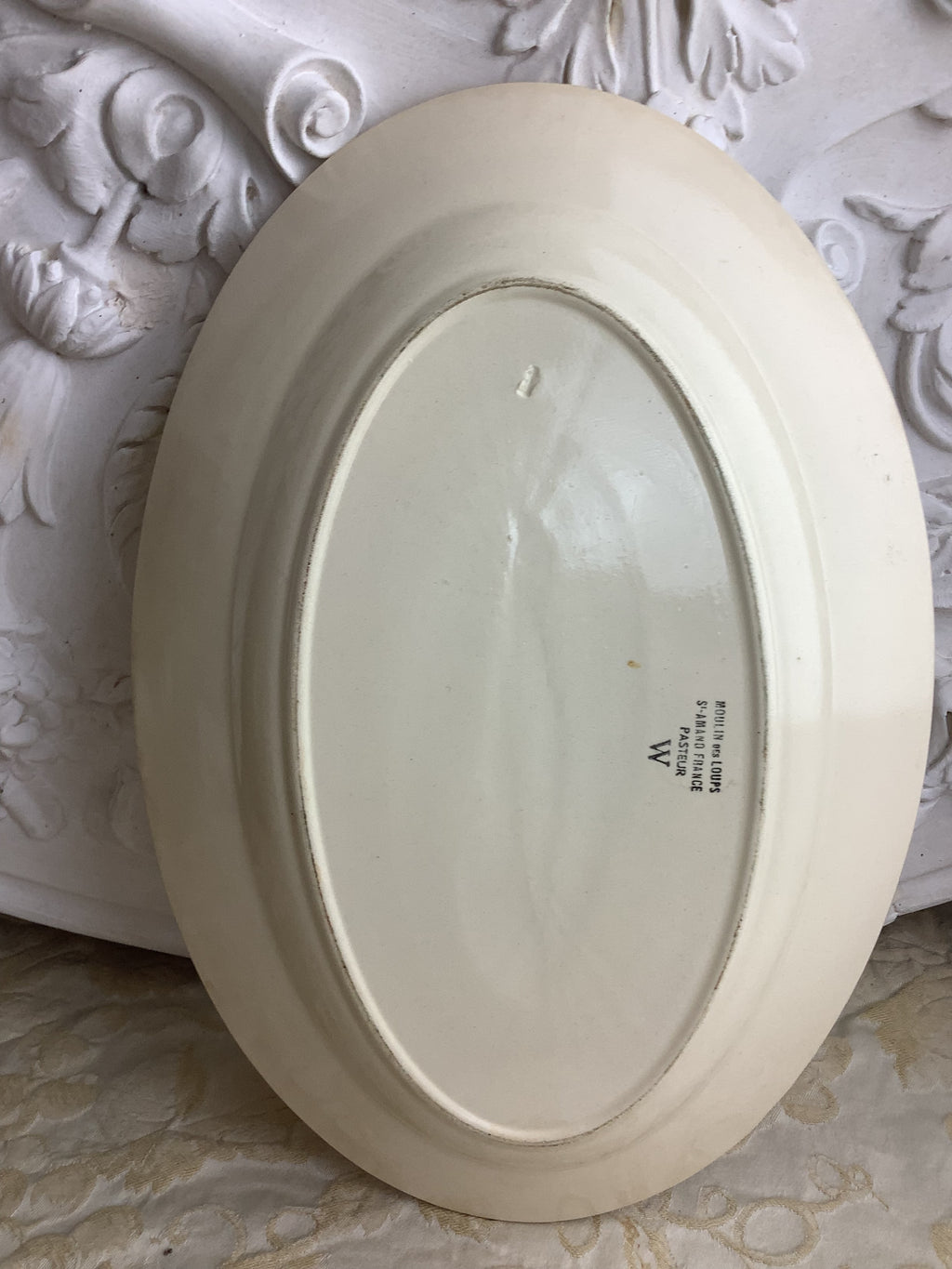Grand plat ovale ancien Moulin des Loups en faïence ivoire – Réf. 29P