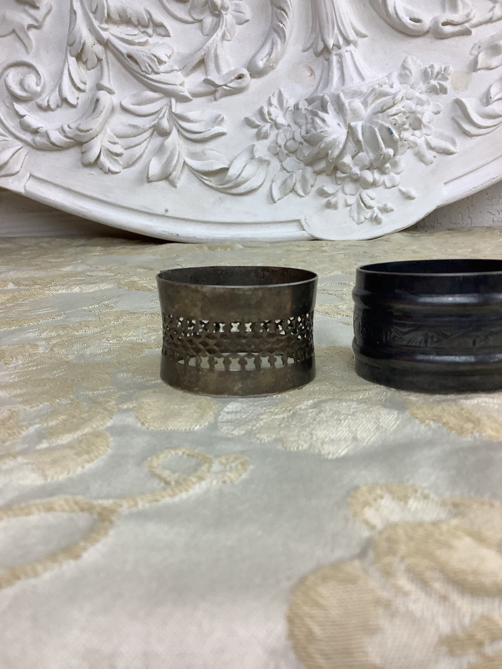 Lot de 4 ronds de serviette anciens en métal argenté – Ref 22Z
