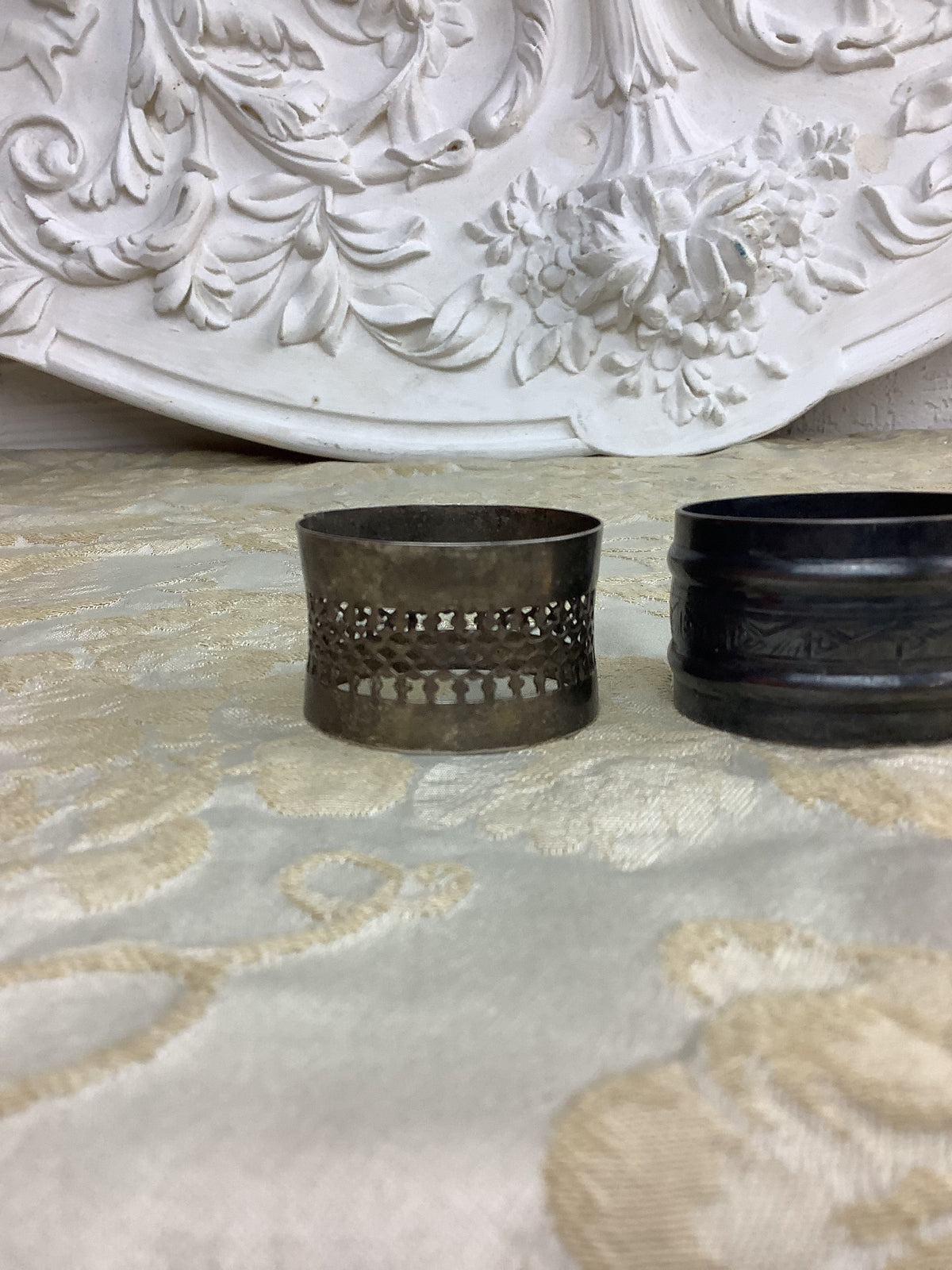 Lot de 4 ronds de serviette anciens en métal argenté – Ref 22Z