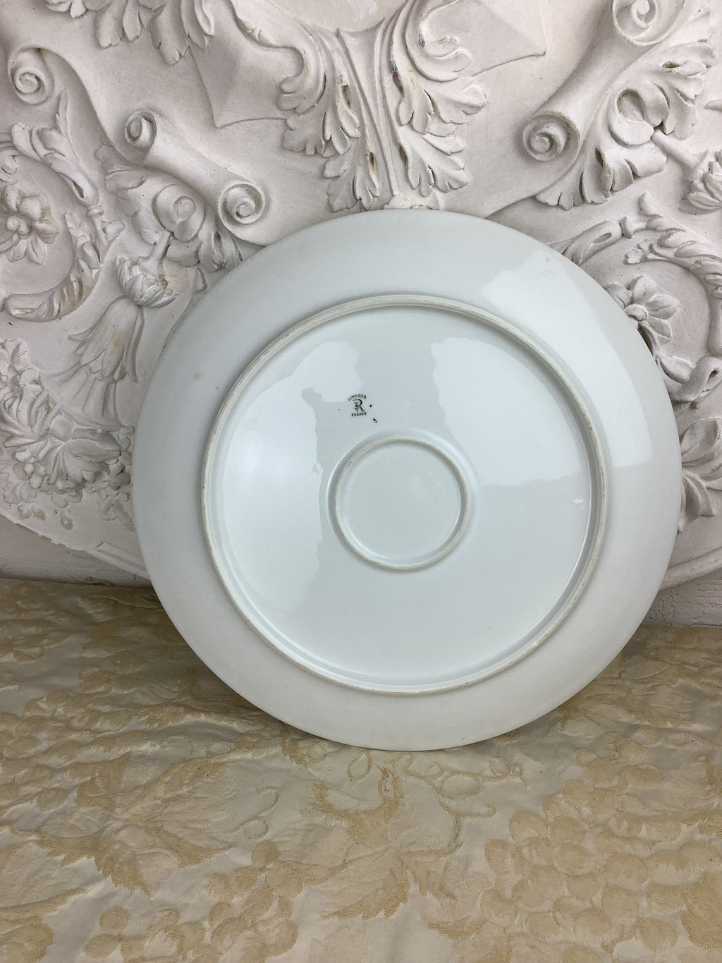 Plat rond de service en porcelaine de Limoges – Réf. 26 A