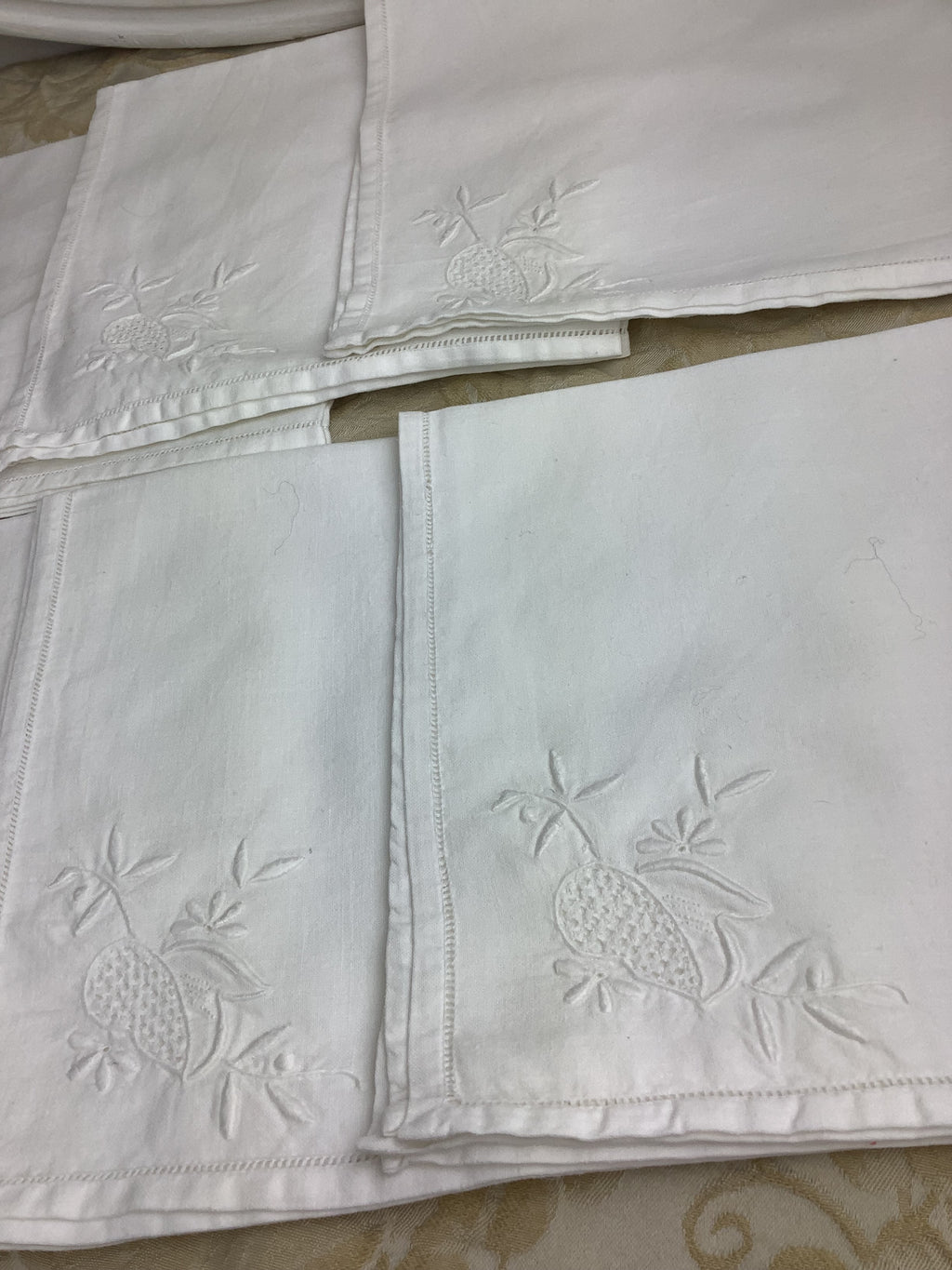 6 serviettes de table anciennes en coton blanc brodé – Réf. 187