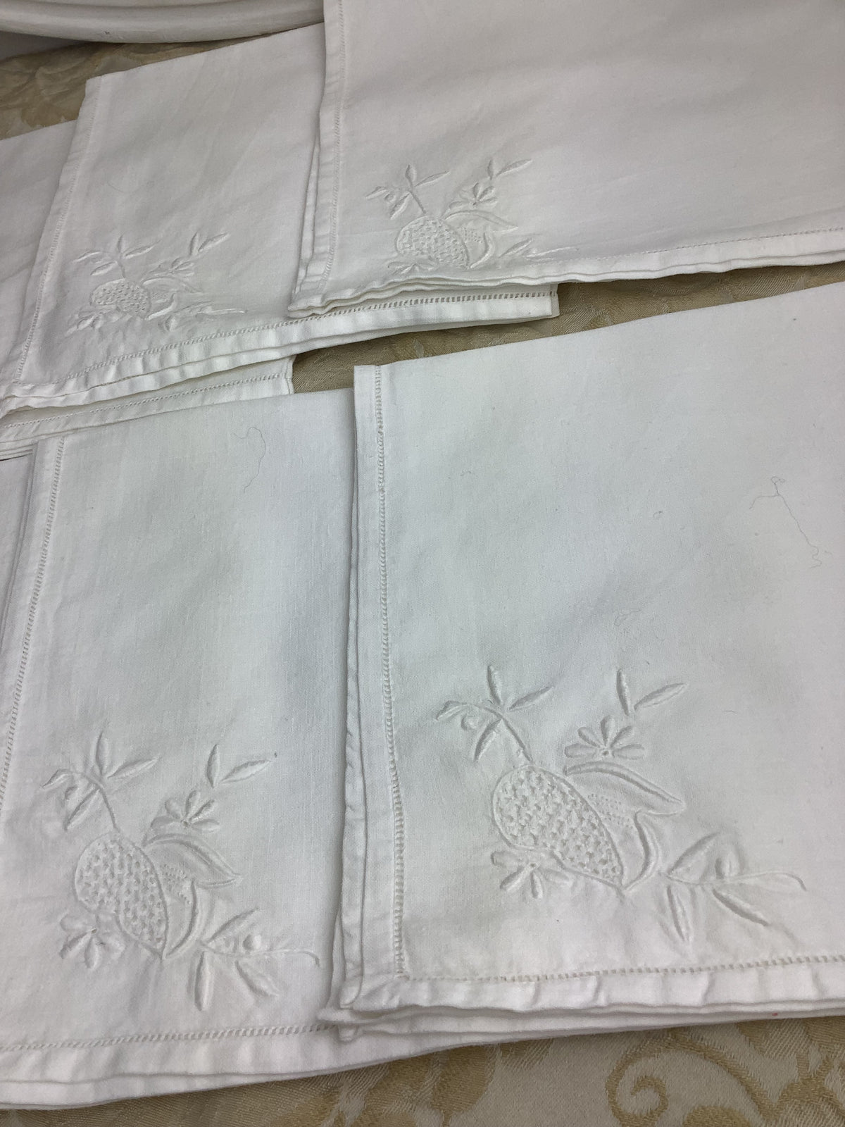6 serviettes de table anciennes en coton blanc brodé – Réf. 187
