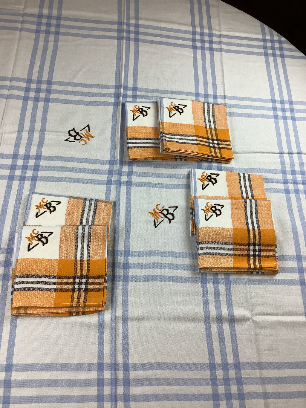 Nappe vintage à carreaux bleu ciel et orange avec 6 serviettes monogrammées MCB -Ref 110