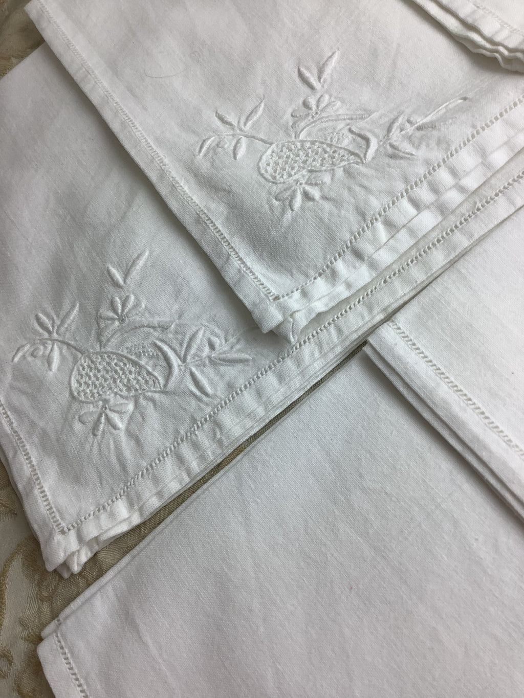 6 serviettes de table anciennes en coton blanc brodé – Réf. 187