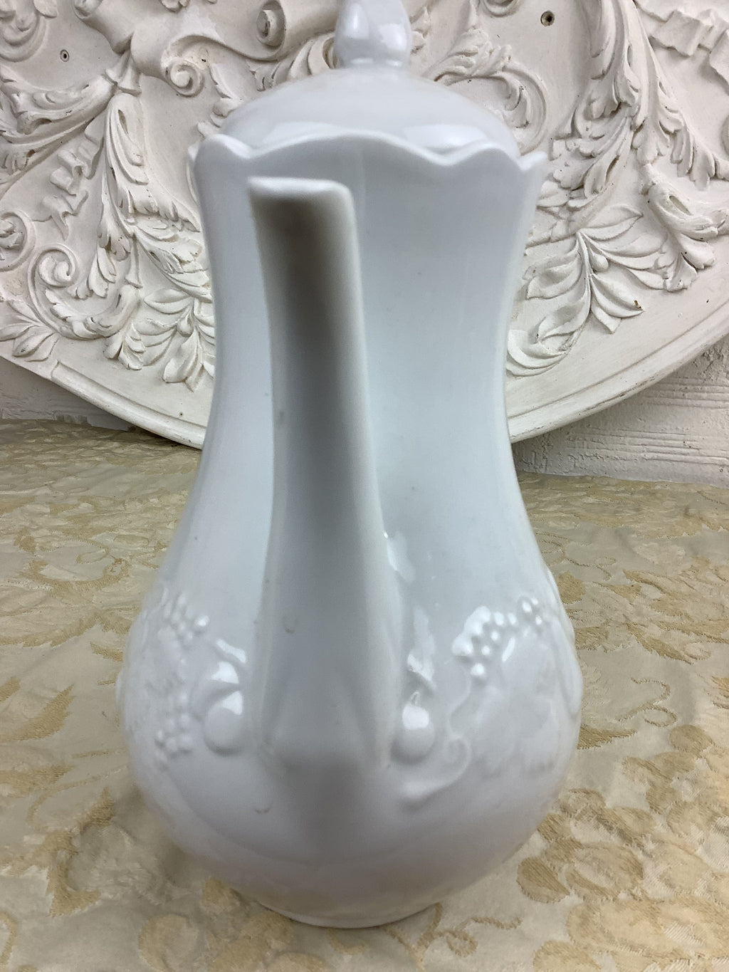 Ancienne cafetière en porcelaine blanche – Réf. 23D