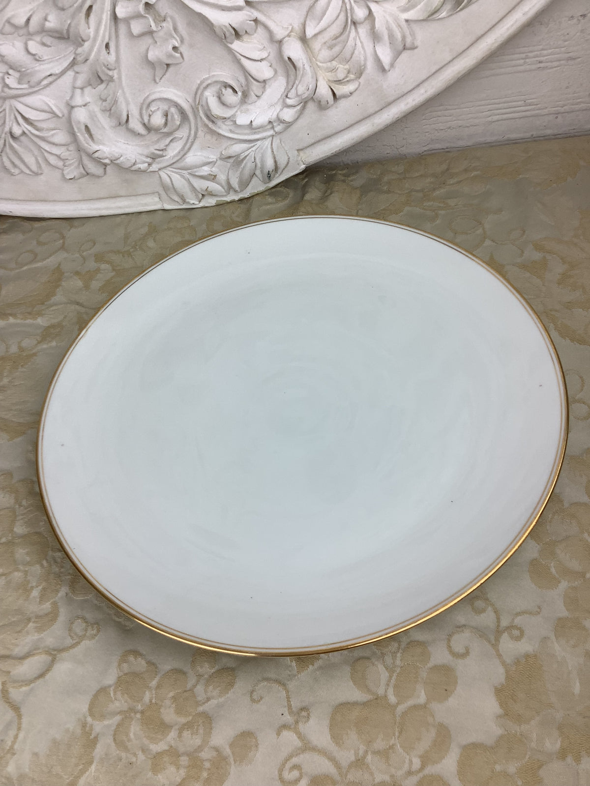 Plat rond de service en porcelaine de Limoges – Réf. 26 A