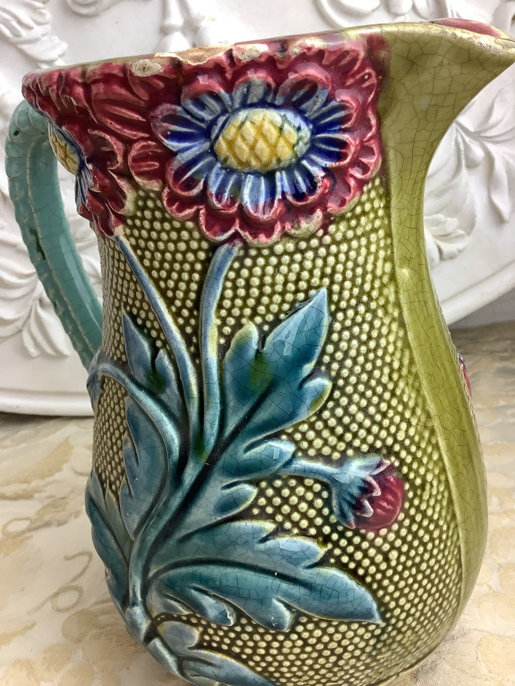 Ancien pichet en barbotine fleuri Art nouveau – Faïencerie de Fives-Lille – Réf. 29R