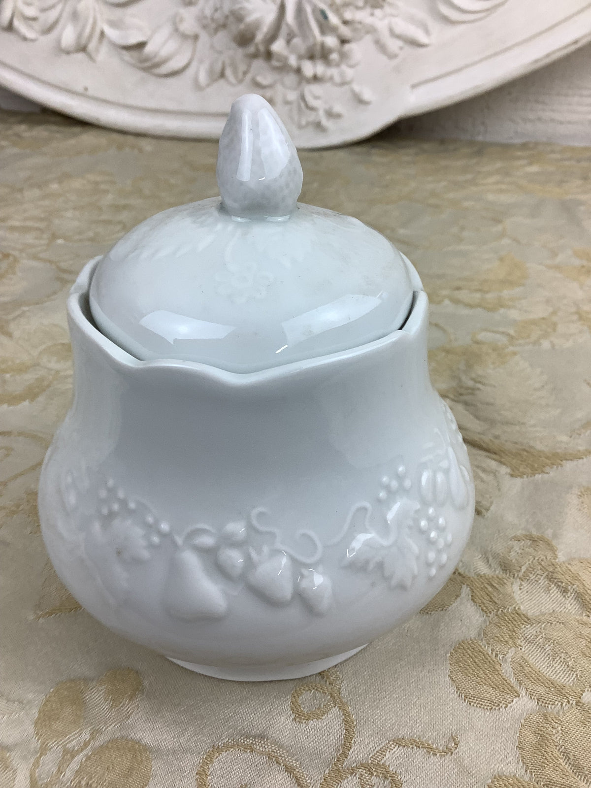 Antique white porcelain sugar bowl, relief fruit decoration – Ref. 23C
