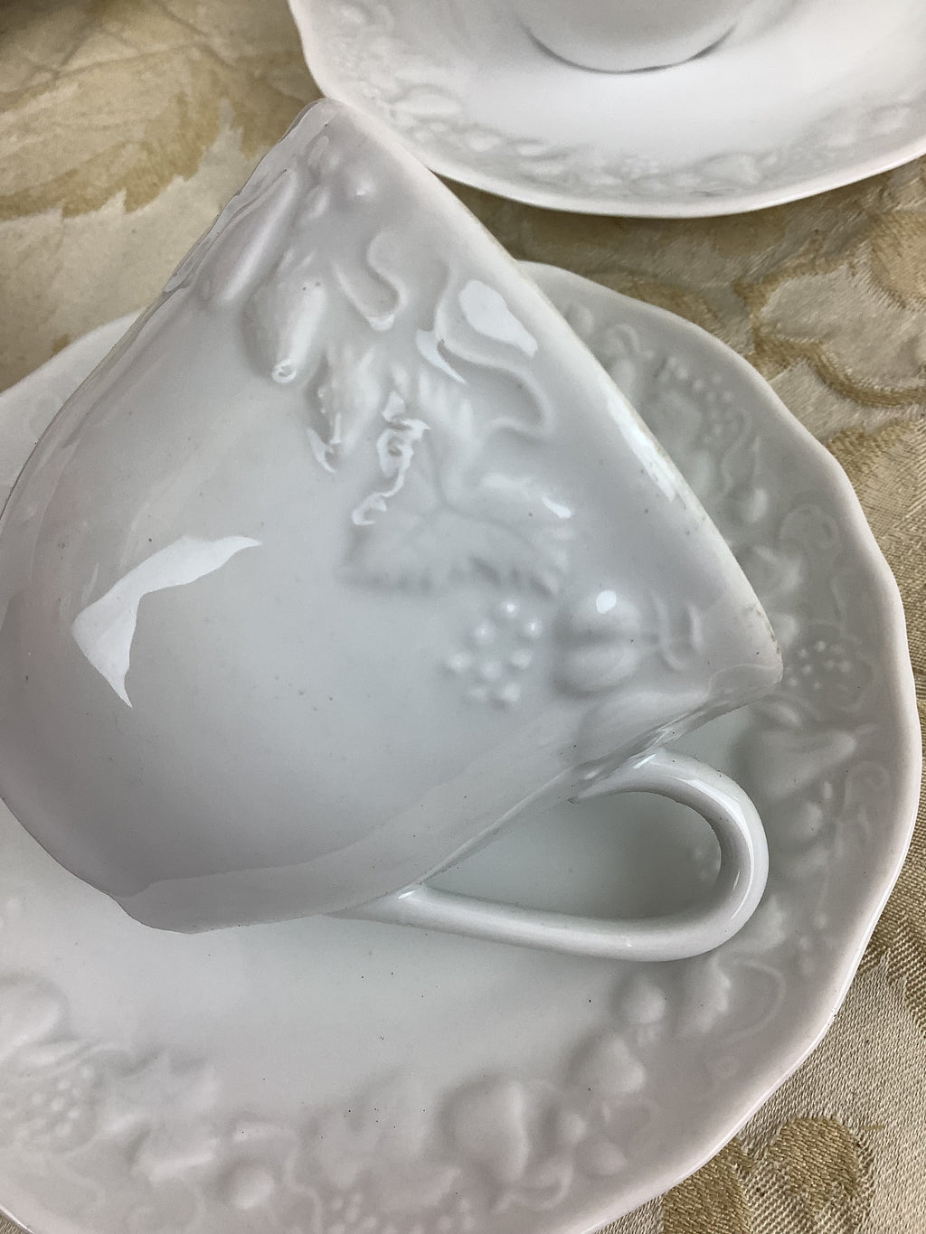 Lot de 6 tasses et soucoupes anciennes en porcelaine blanche – Réf. 23B