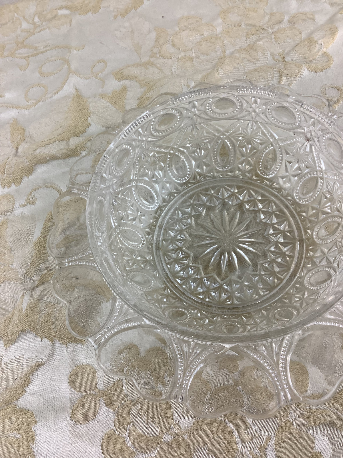 Coupe ancienne en verre moulé ciselé vintage – Réf. 20O