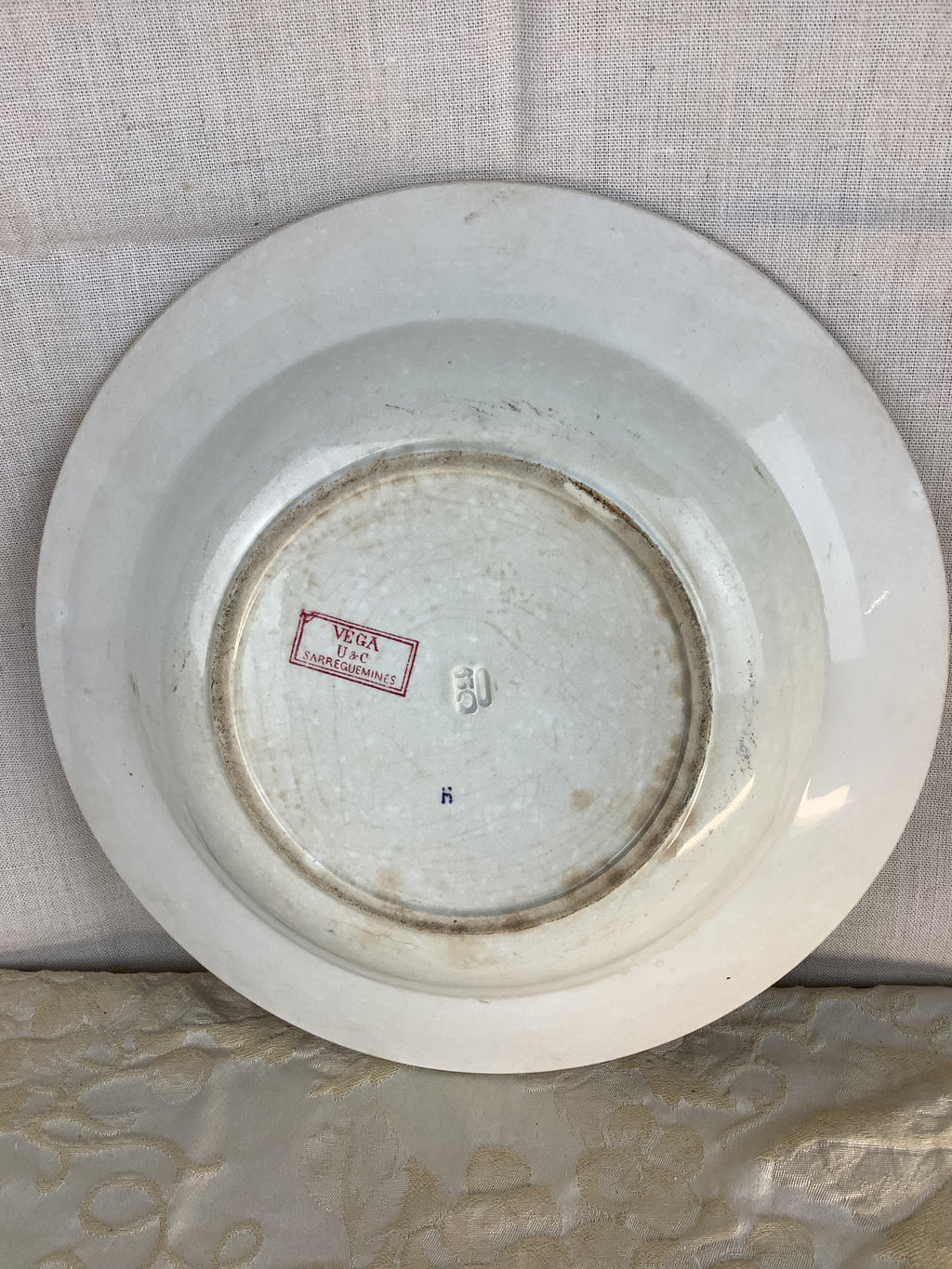 Ancien plat creux Sarreguemines VEGA – Décor de pensées vieux rose – Réf. 14U