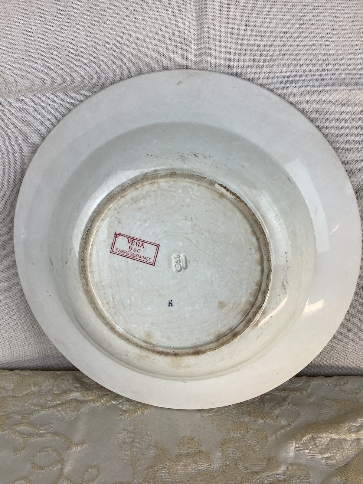 Ancien plat creux Sarreguemines VEGA – Décor de pensées vieux rose – Réf. 14U
