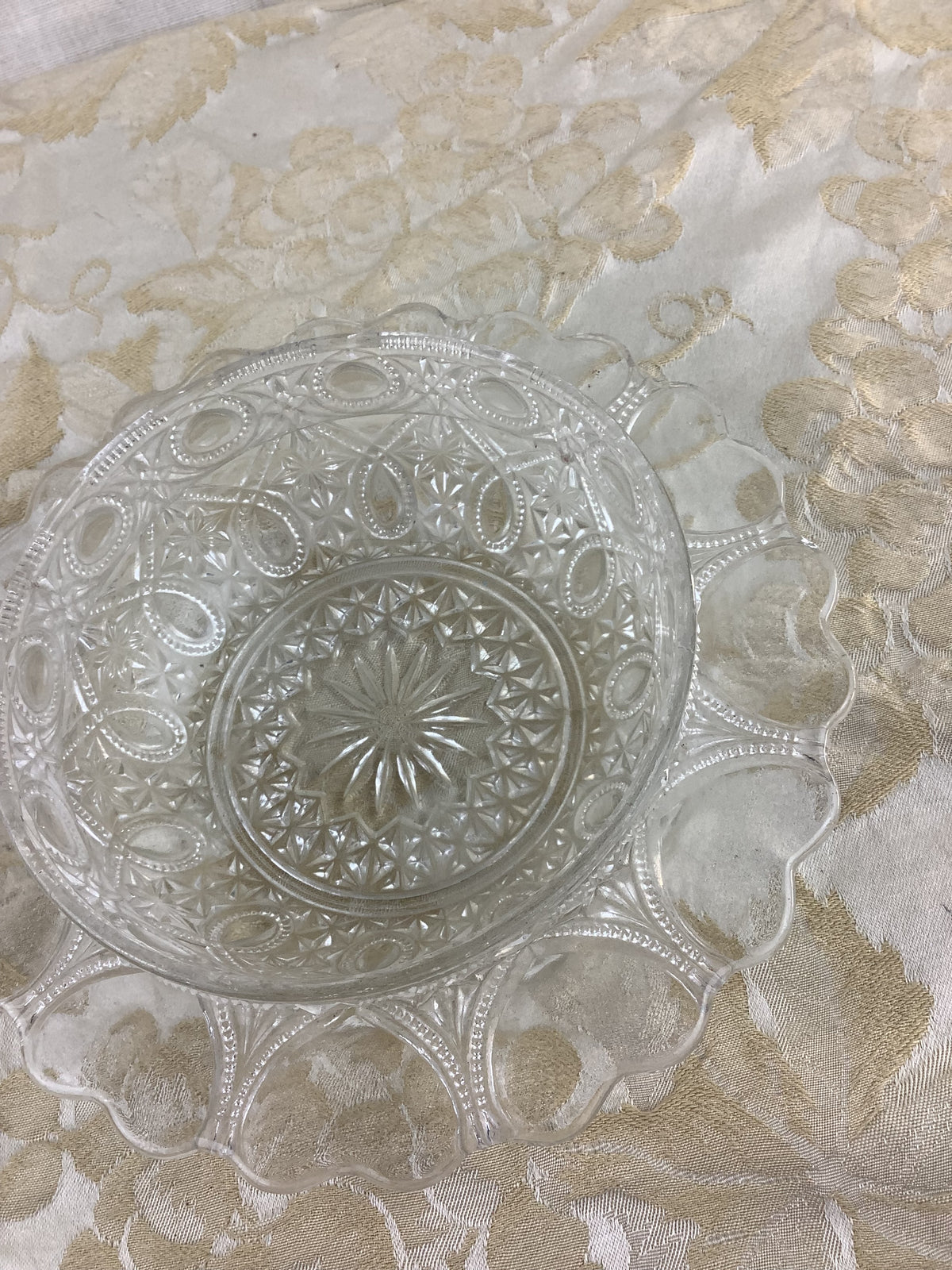 Coupe ancienne en verre moulé ciselé vintage – Réf. 20O