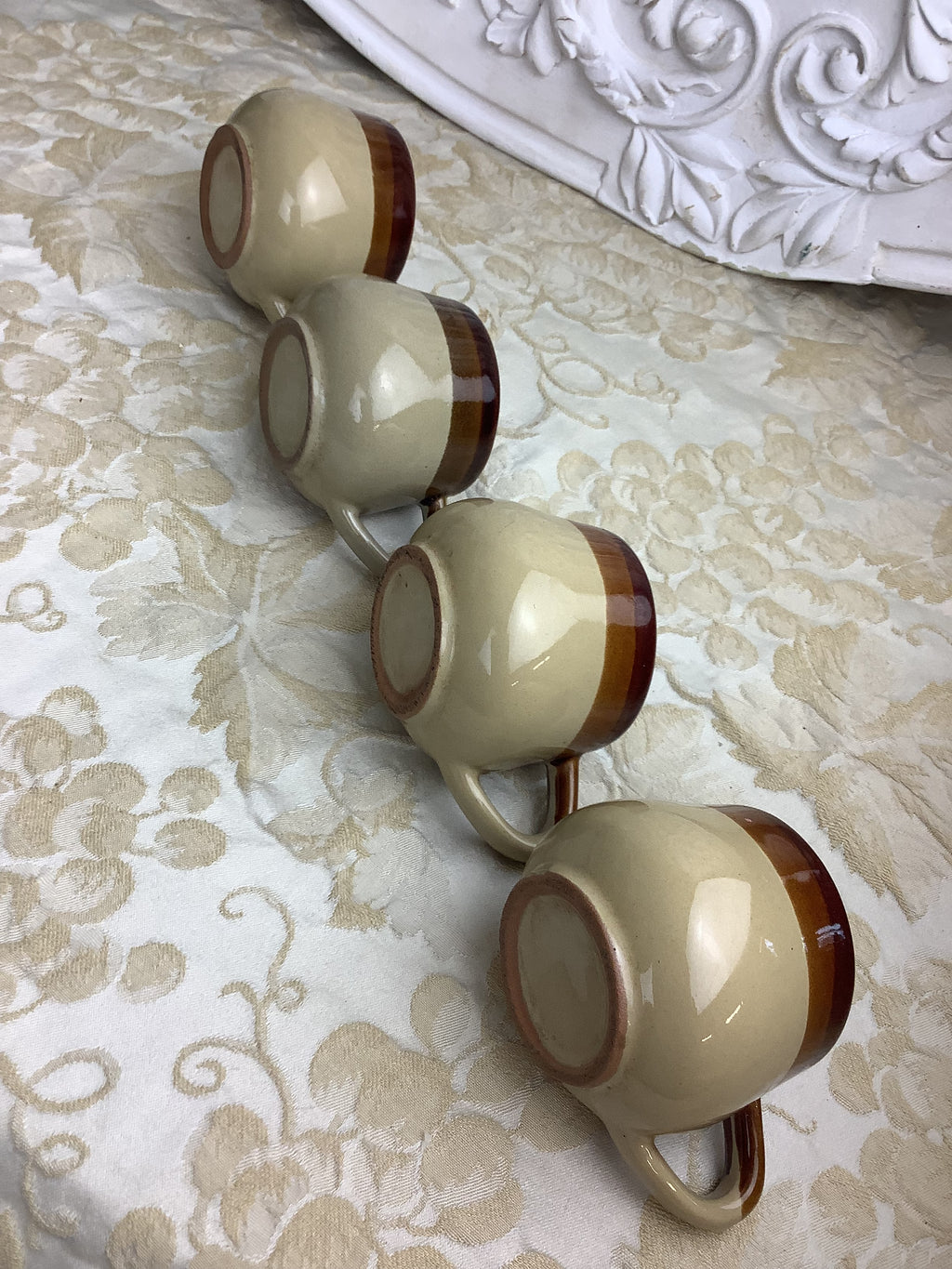 4 Tasses anciennes en céramique émaillée -Ref 12U