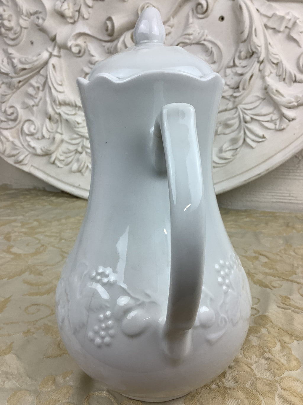 Ancienne cafetière en porcelaine blanche – Réf. 23D