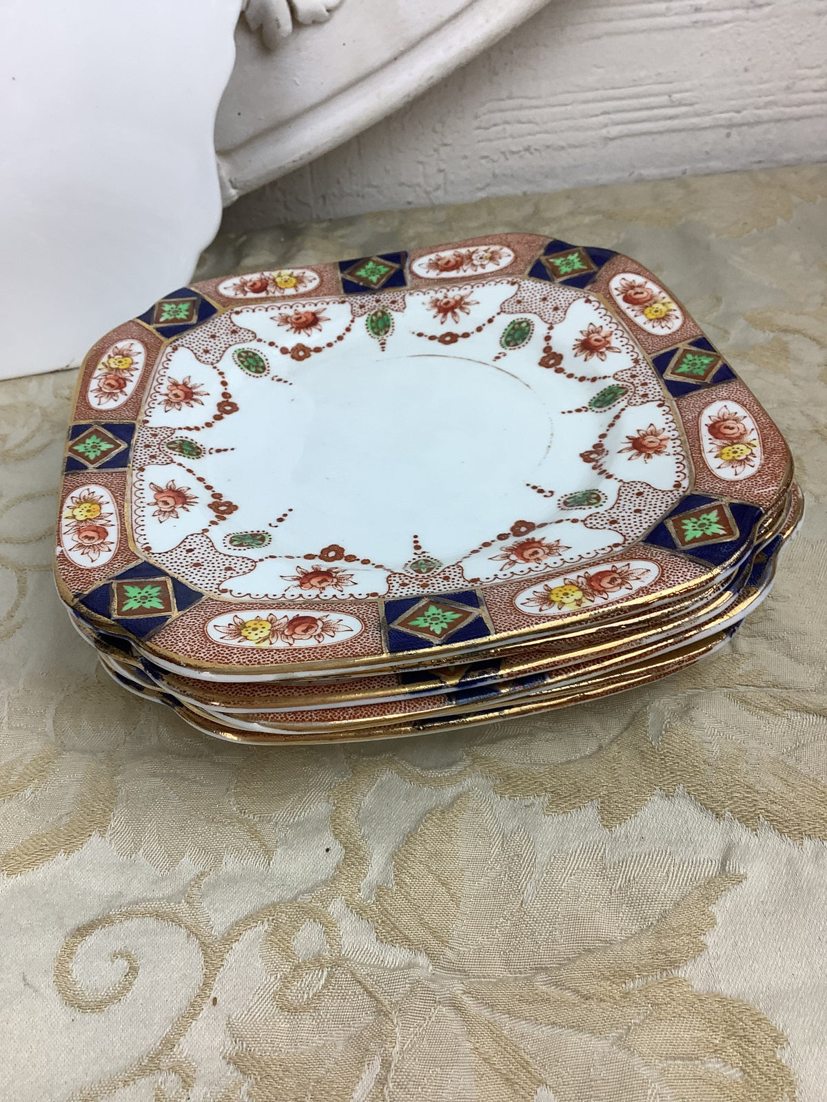 Plat carré avec anses et 6 assiettes à dessert anciennes anglaises Doric Bone China — Inspiration Imari — Réf. 10B