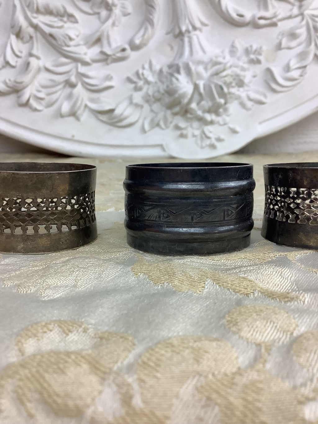Lot de 4 ronds de serviette anciens en métal argenté – Ref 22Z