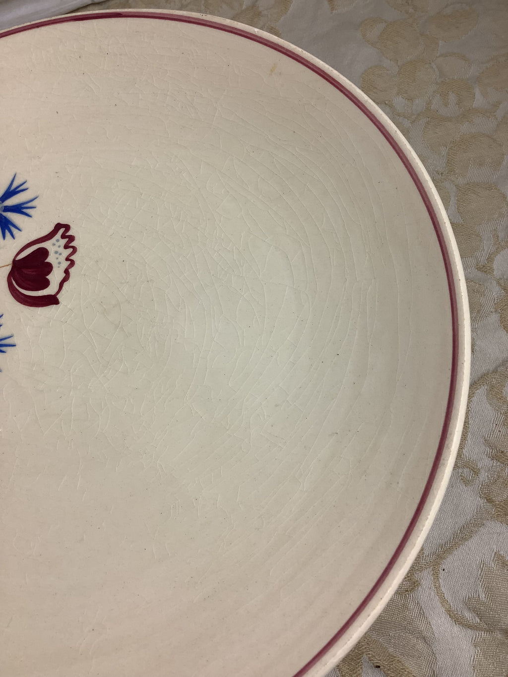 Coupe ancienne sur piédouche en faïence de Salins, décor floral – Réf. 29N