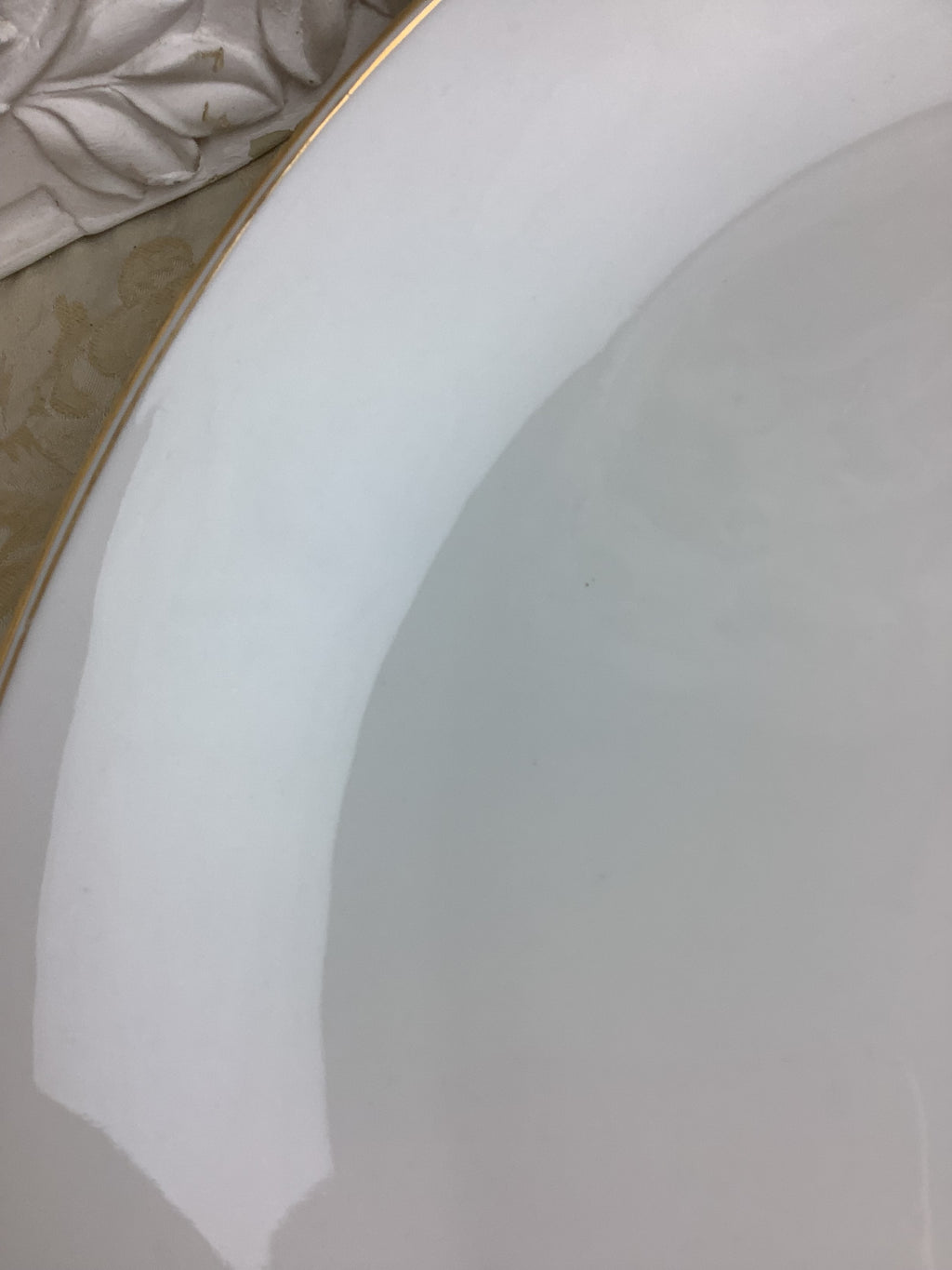 Plat de service ovale ancien en porcelaine de Limoges Bernardaud— Réf. 25T