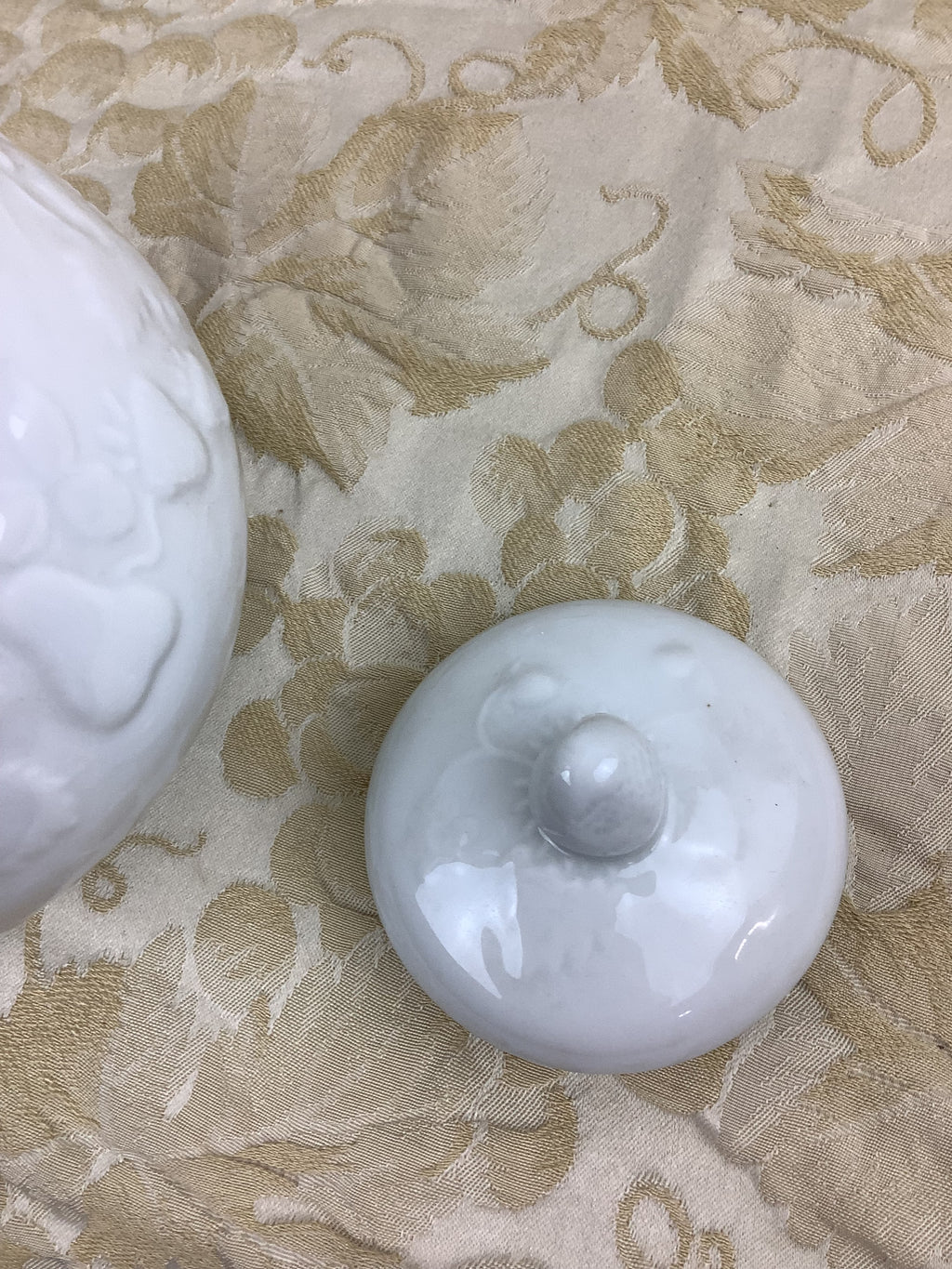 Ancienne cafetière en porcelaine blanche – Réf. 23D