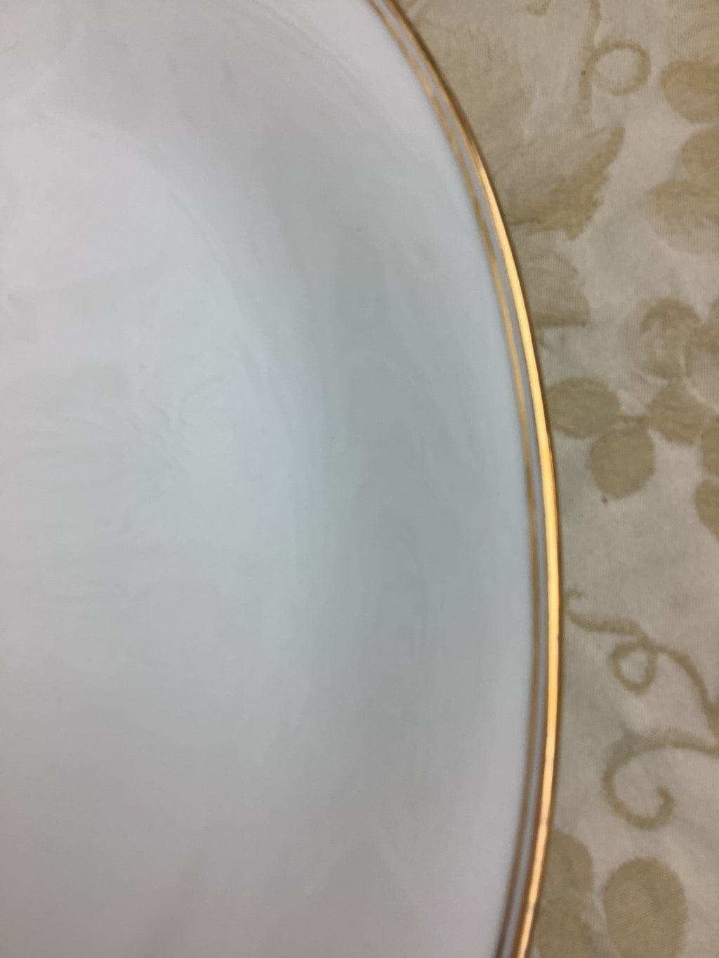 Plat de service ovale ancien en porcelaine de Limoges Bernardaud— Réf. 25T