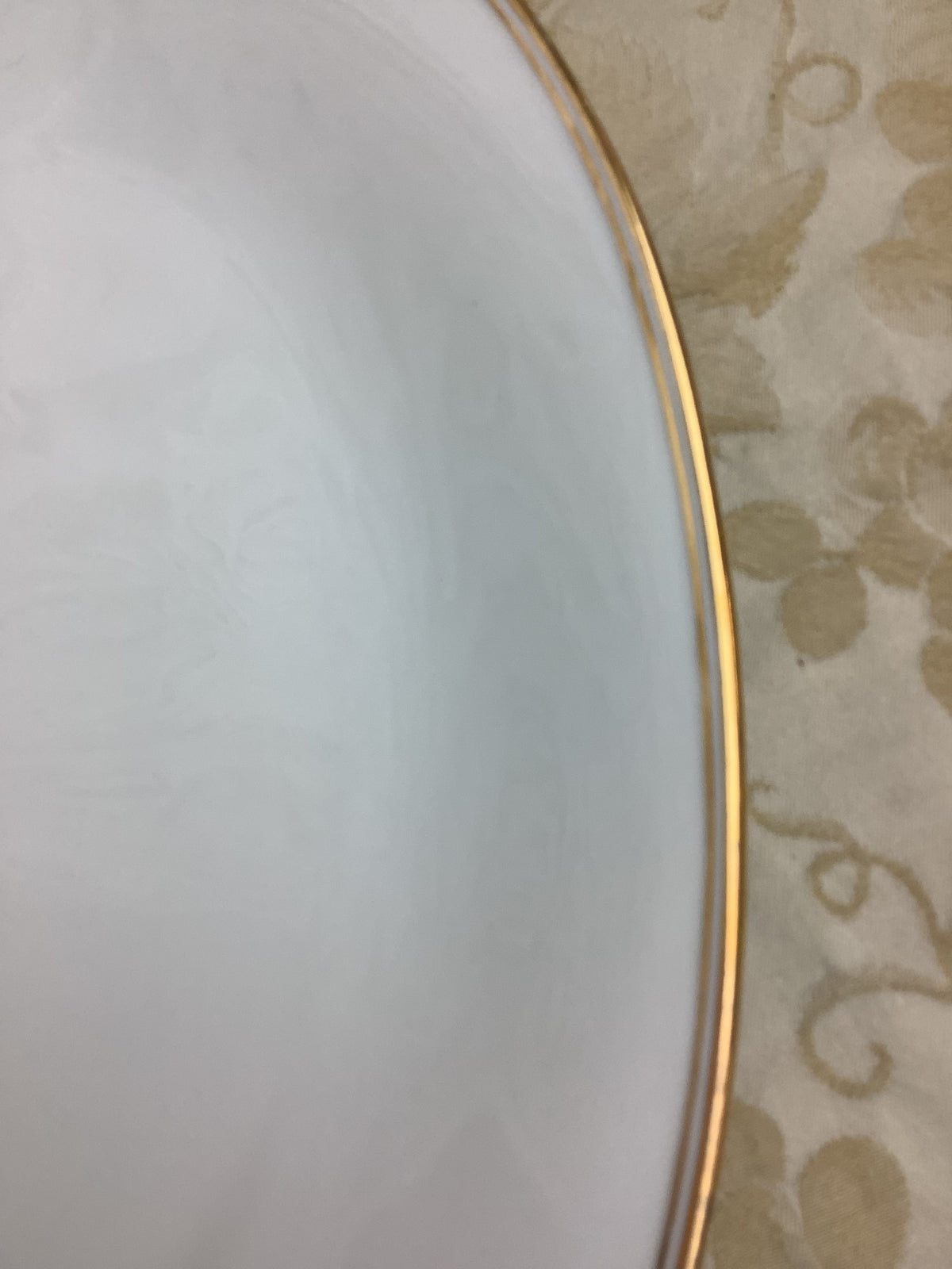 Plat de service ovale ancien en porcelaine de Limoges Bernardaud— Réf. 25T