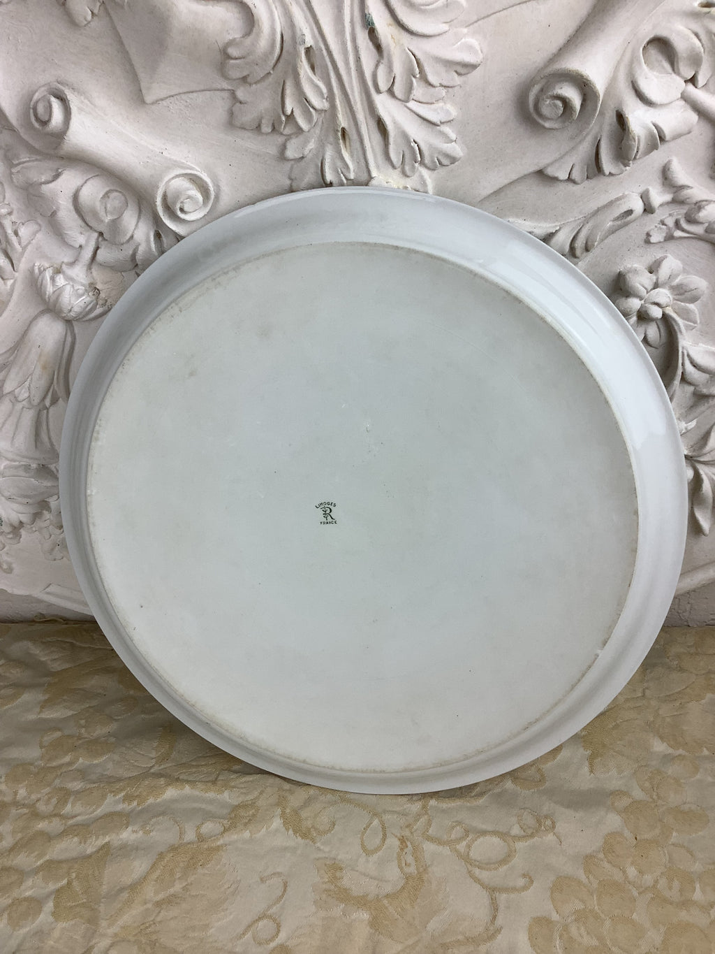 Plat rond de service en porcelaine de Limoges Raynaud- Ref 25Z