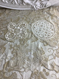 Lot de 3 anciens napperons au crochet-Réf 184