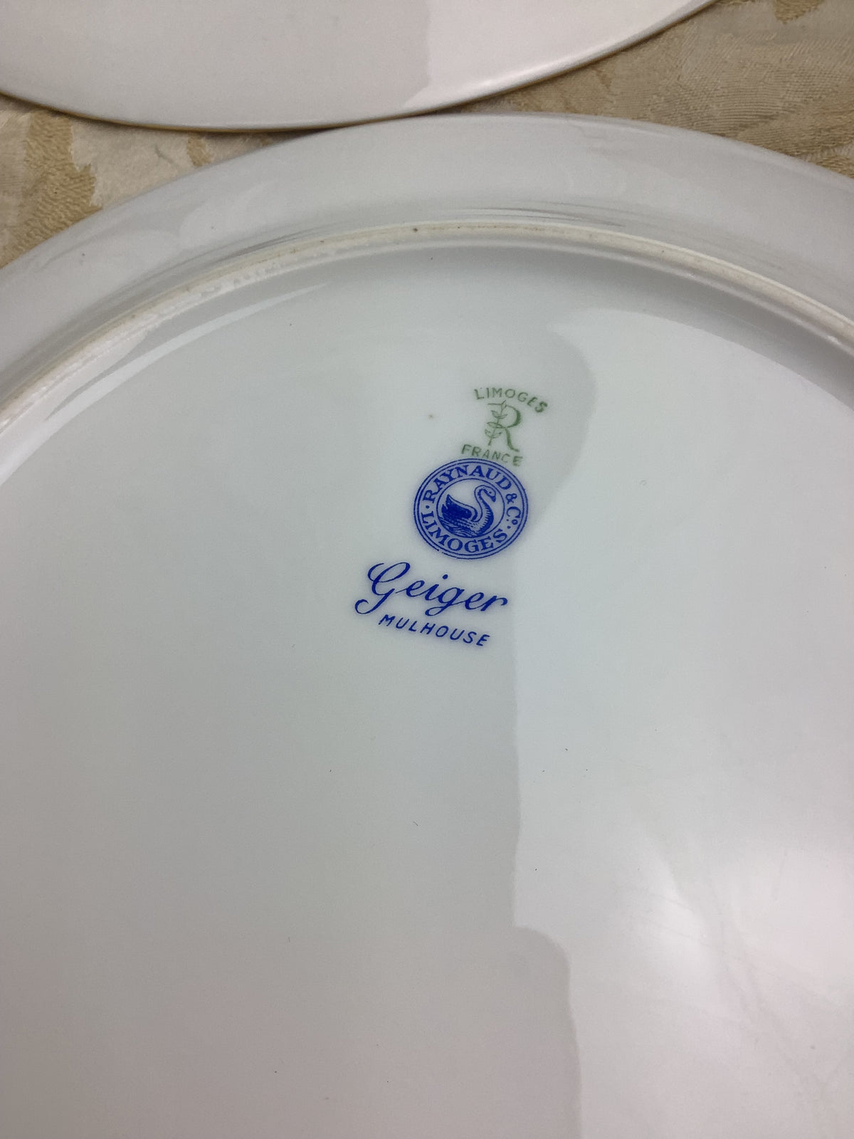 6 assiettes plates en porcelaine de Limoges – Réf. 27I