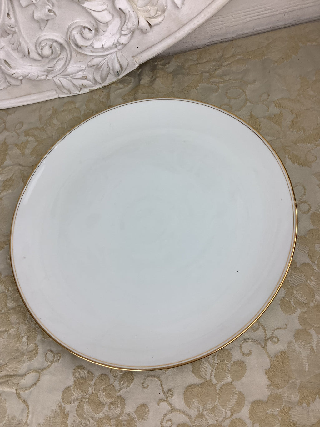 Plat rond de service en porcelaine de Limoges – Réf. 26 A