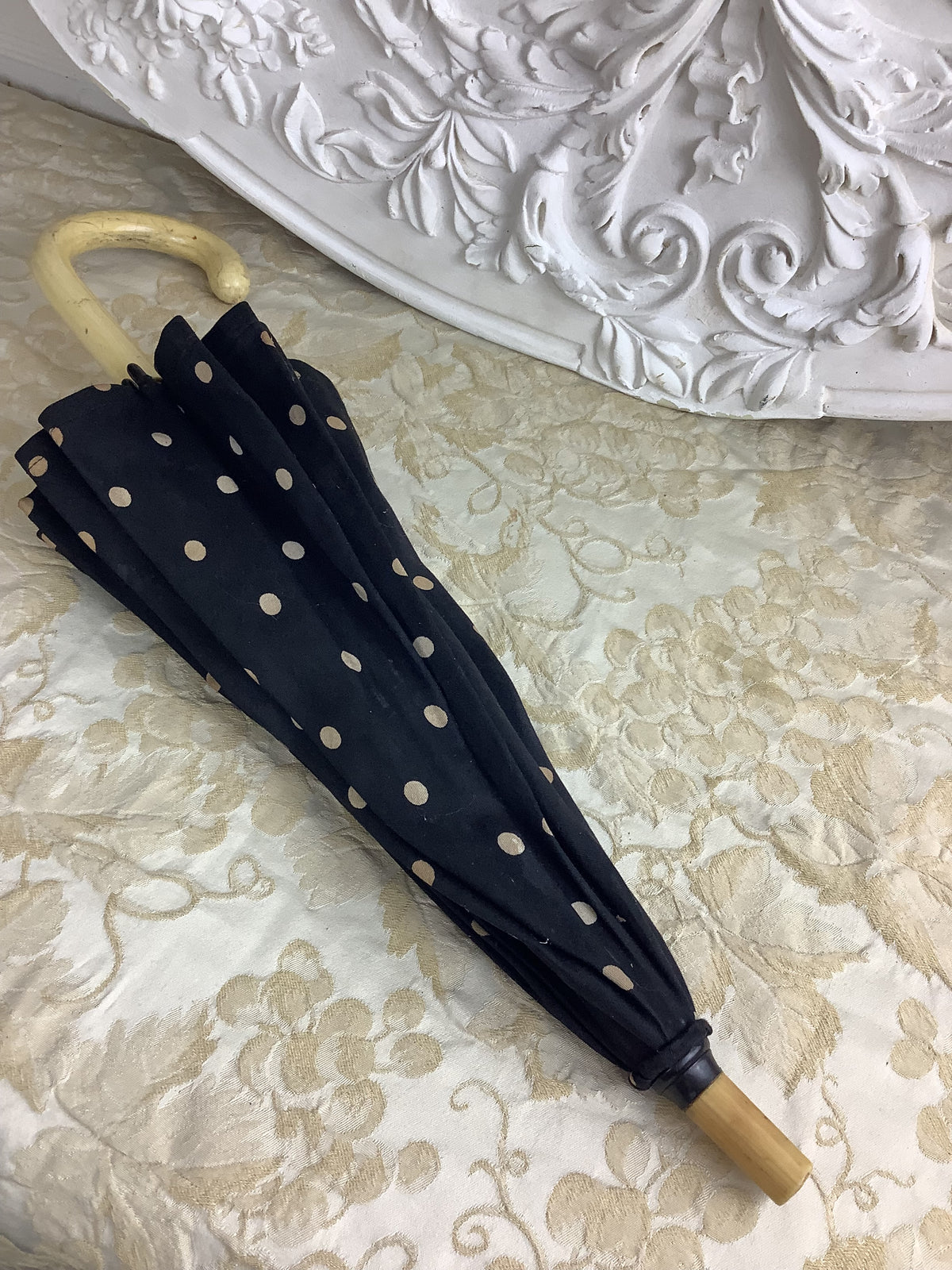 Ombrelle ancienne de dame à pois – Réf. 189
