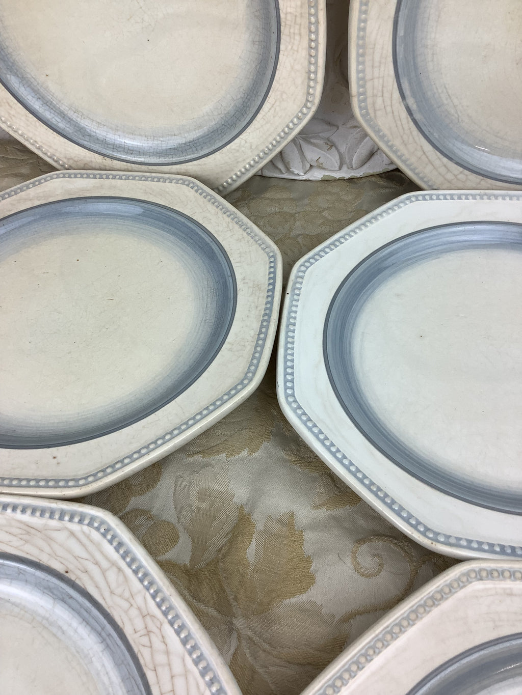 Lot de 6 assiettes plates octogonales de la manufacture Longchamp./ Réf 25V