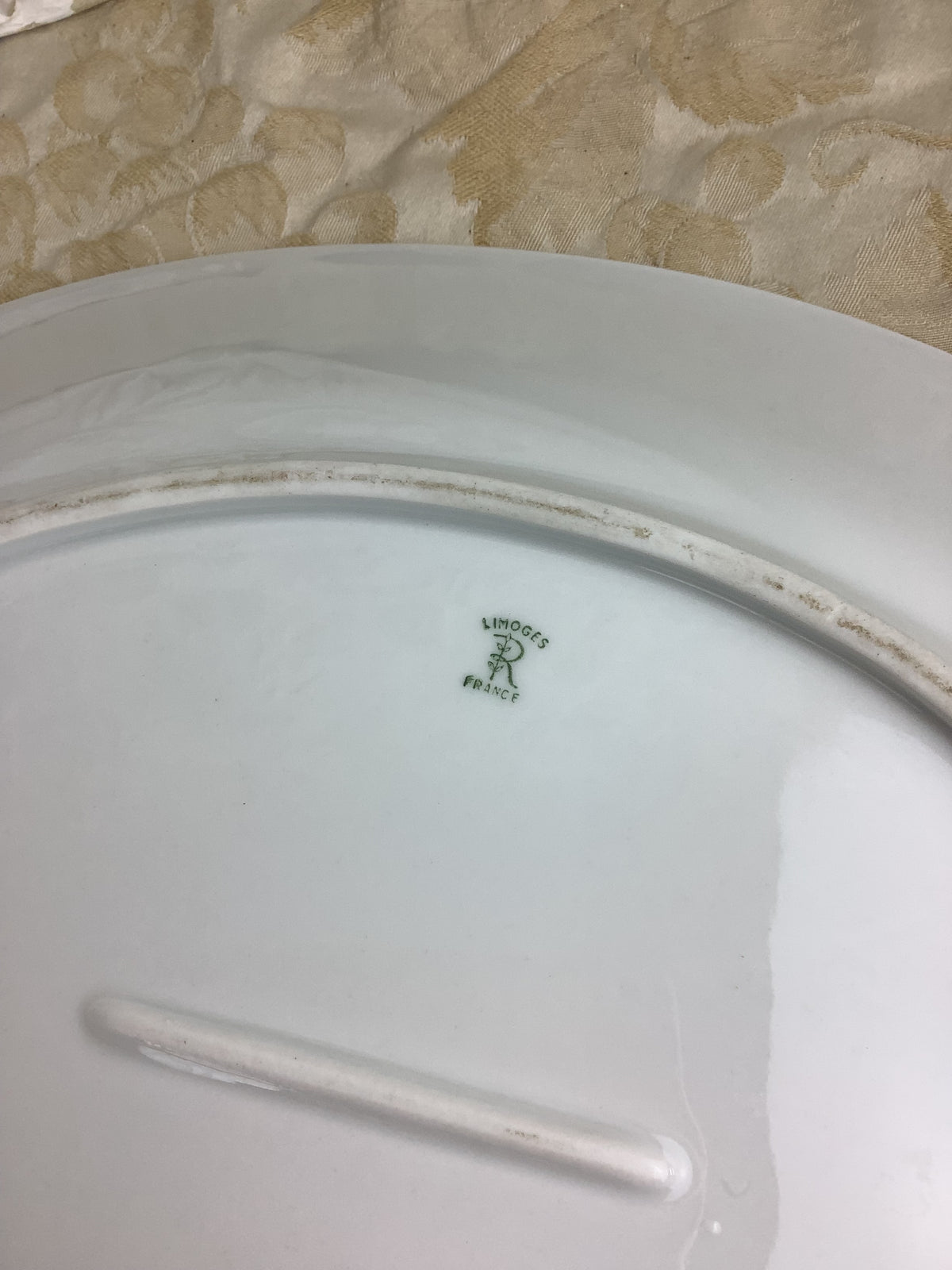 Plat de service ovale ancien en porcelaine de Limoges Bernardaud— Réf. 25T
