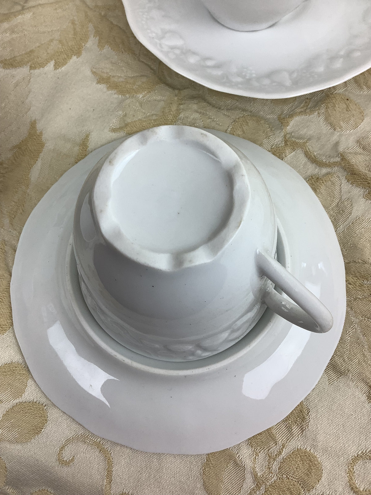 Lot de 6 tasses et soucoupes anciennes en porcelaine blanche – Réf. 23B