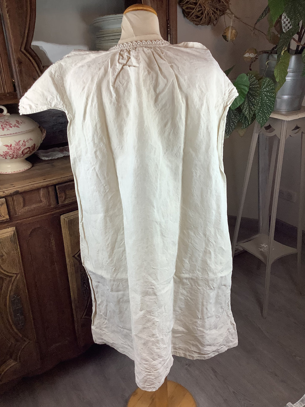 Ancienne chemise de nuit en lin et coton épais, dentelle et monogramme brodé BL-Ref 151