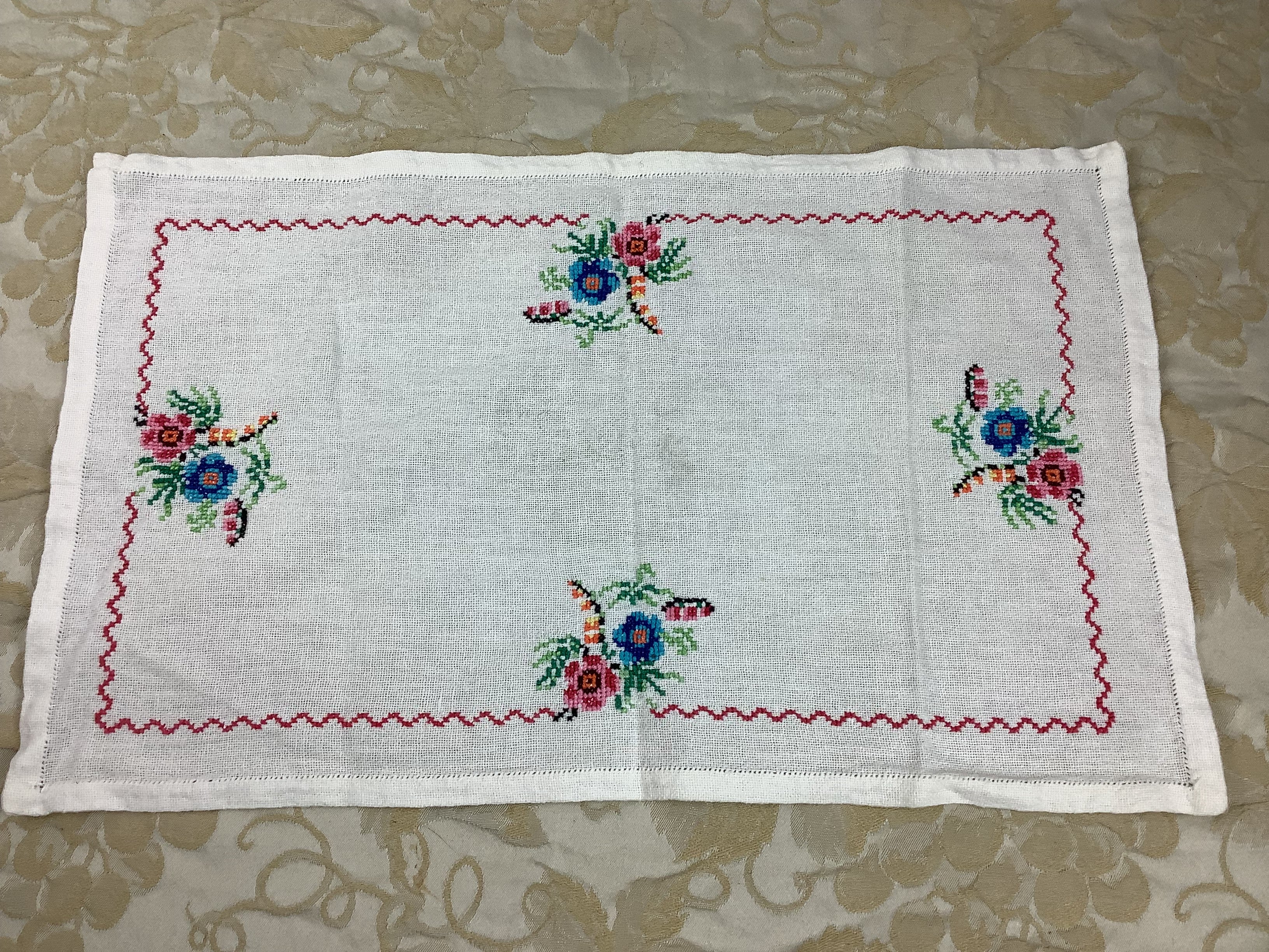 Petit napperon / linge de table ancien