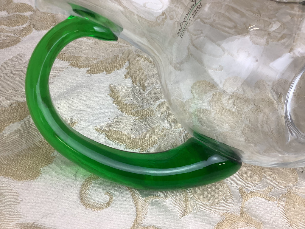Titre : Pichet en verre soufflé transparent et anse verte RomanArt – Réf. 28I