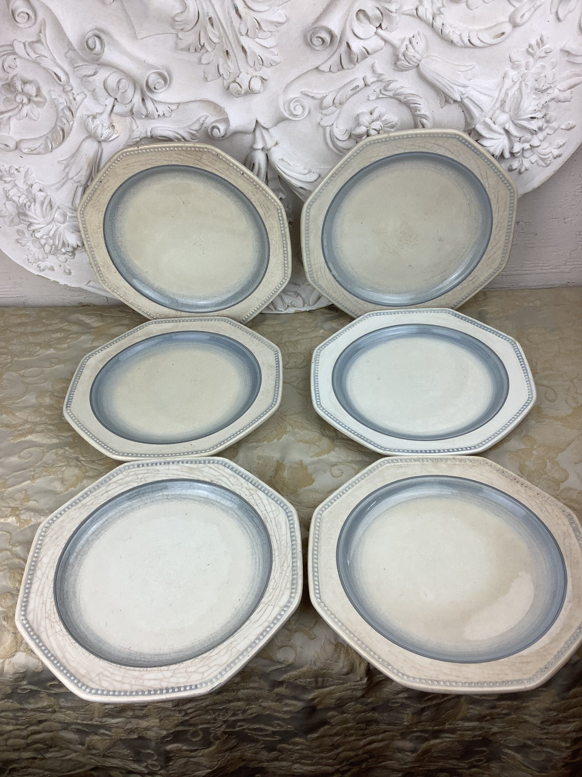 Lot de 6 assiettes plates octogonales de la manufacture Longchamp./ Réf 25V