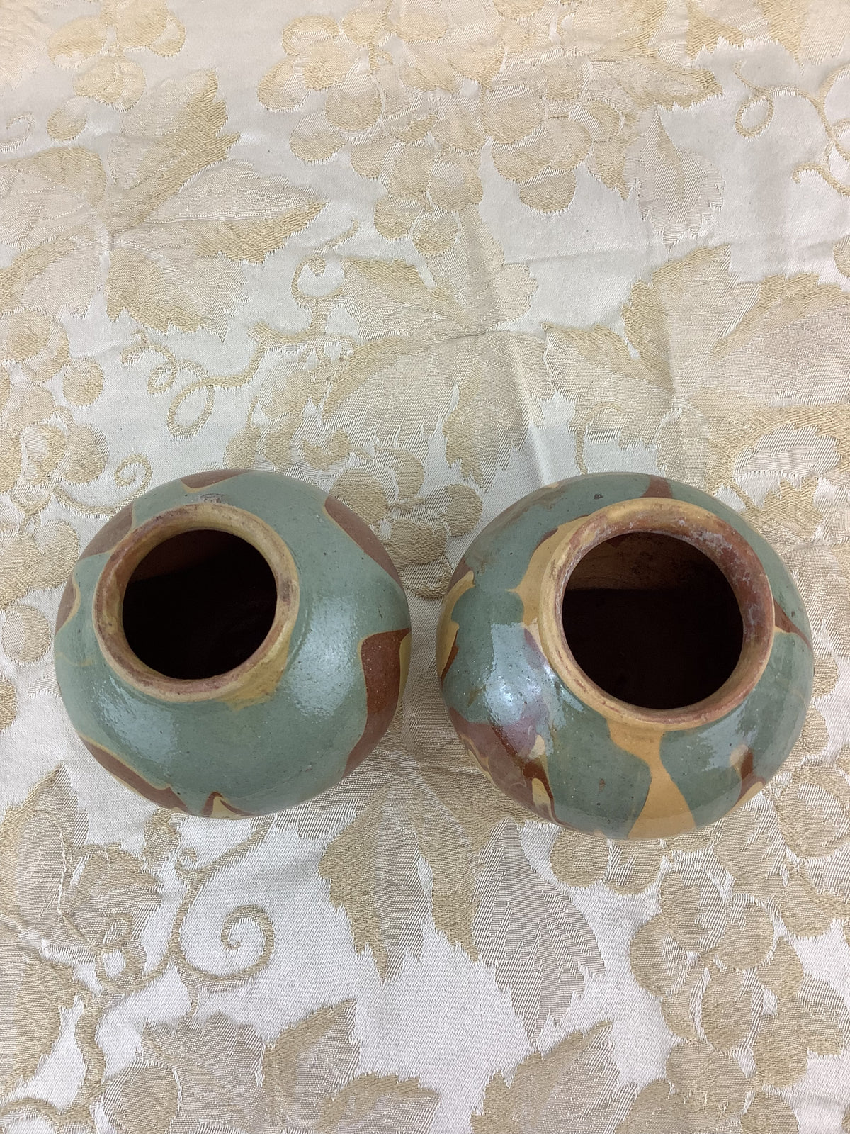 Paire de petits vases boules en grès émaillé polychrome – Réf. 78