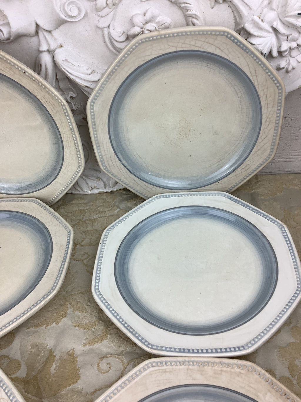 Lot de 6 assiettes plates octogonales de la manufacture Longchamp./ Réf 25V