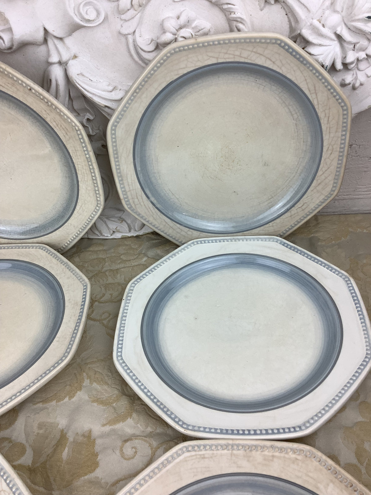 Lot de 6 assiettes plates octogonales de la manufacture Longchamp./ Réf 25V
