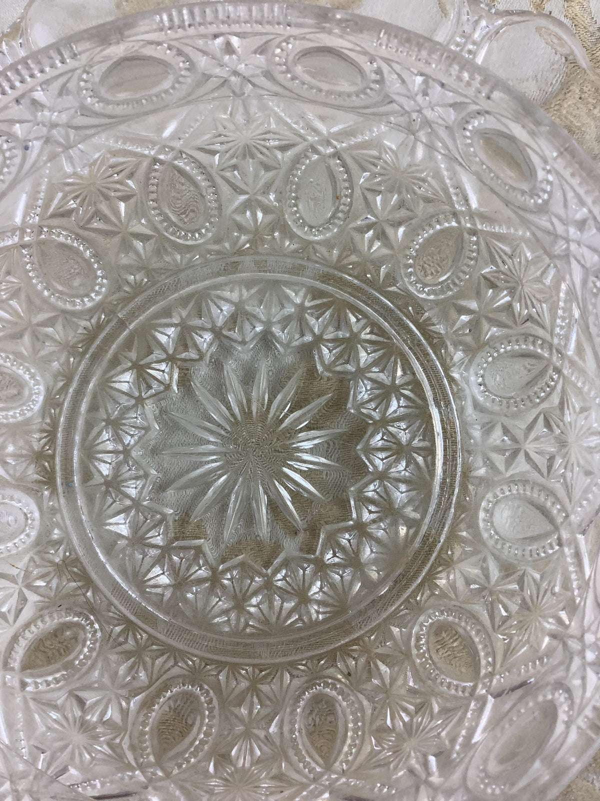Coupe ancienne en verre moulé ciselé vintage – Réf. 20O