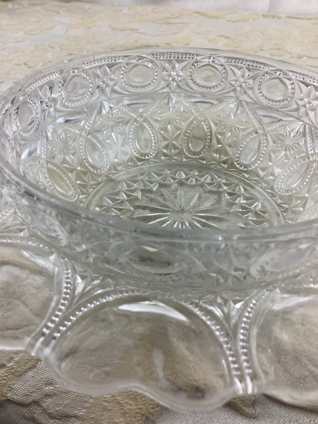 Coupe ancienne en verre moulé ciselé vintage – Réf. 20O