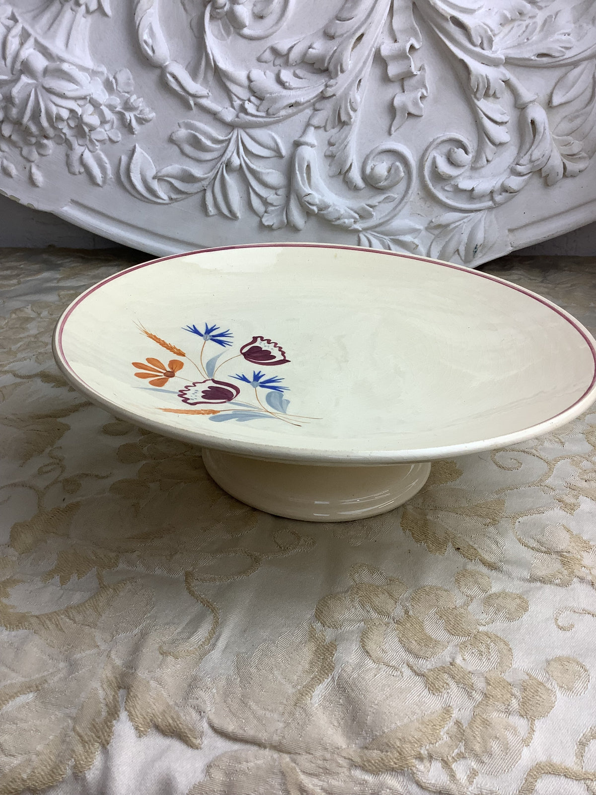 Coupe ancienne sur piédouche en faïence de Salins, décor floral – Réf. 29N