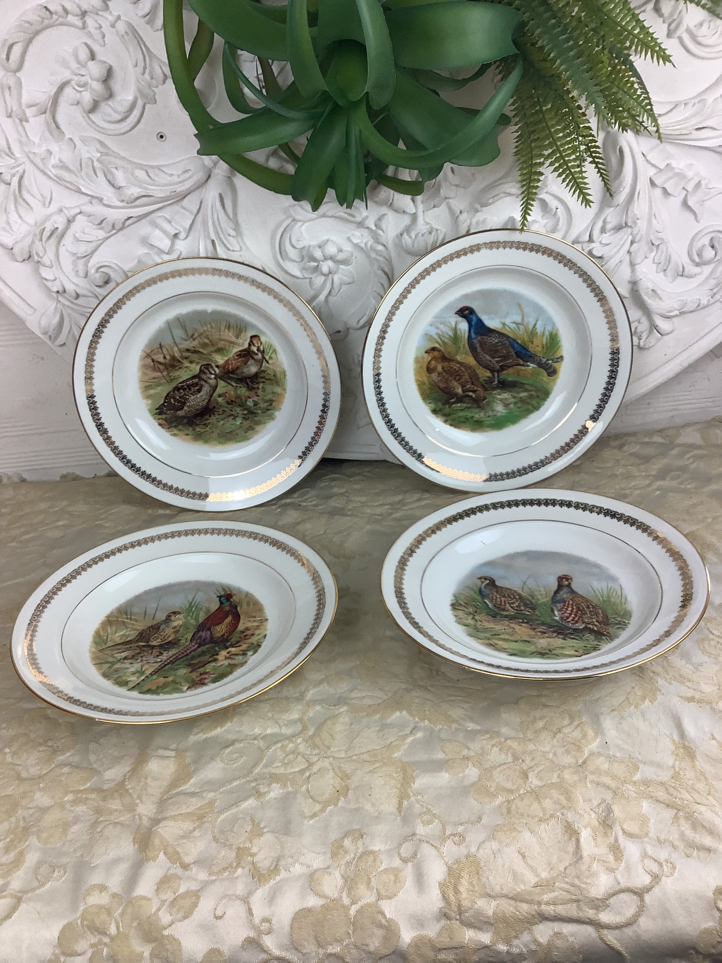 4 Assiettes creuses anciennes en Porcelaine Limoges France décor gibier/chasse